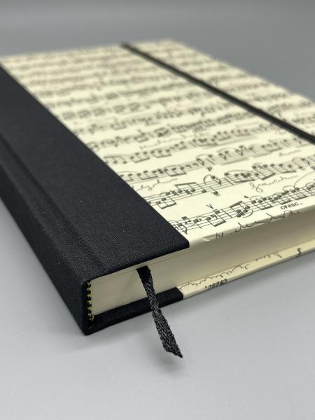 Notizbuch A5 Bindung Lesebändchen Detail schwarz Noten